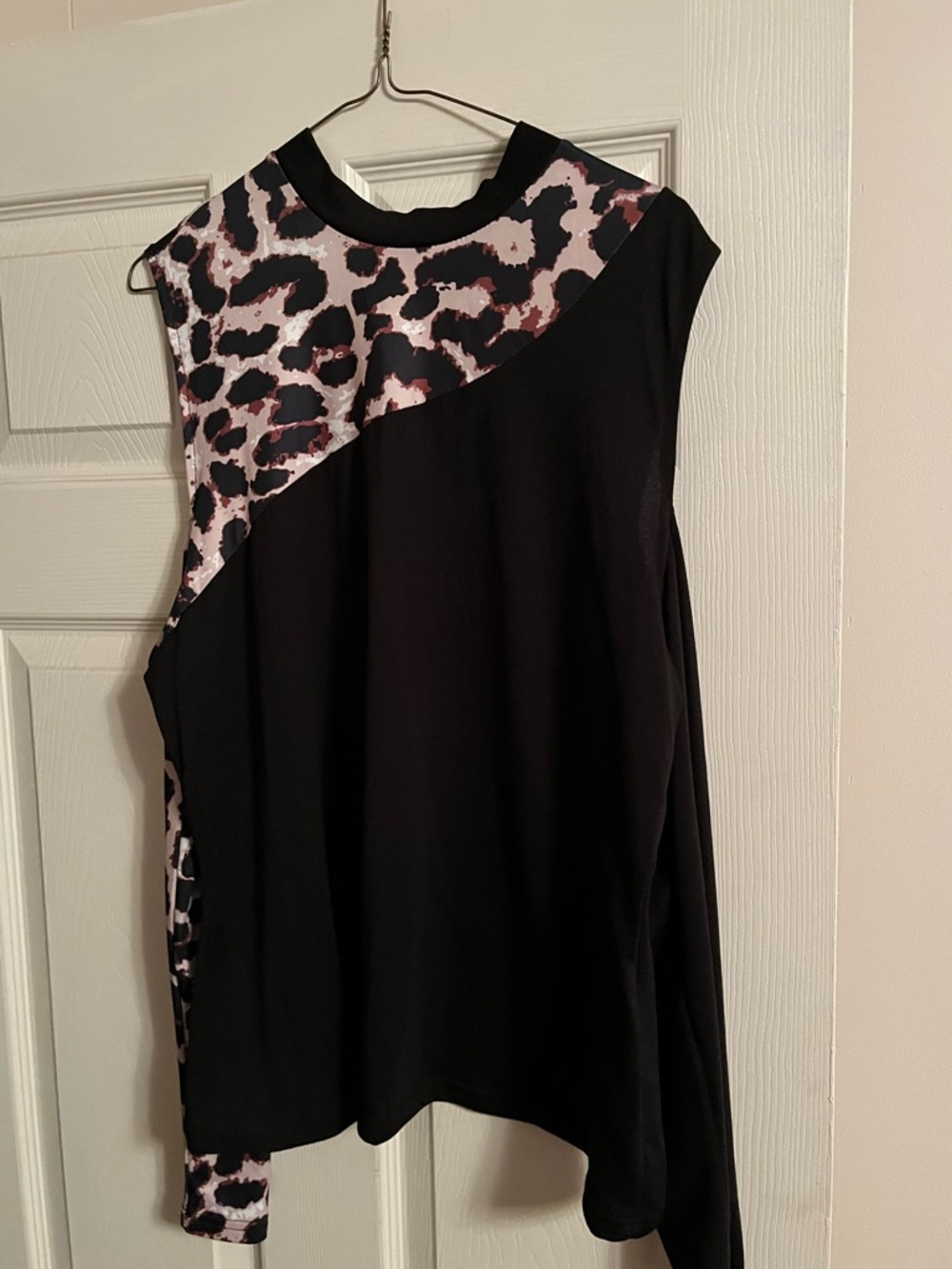 SHEIN Black open shoulder long sleeve with cream Leopard Accents top